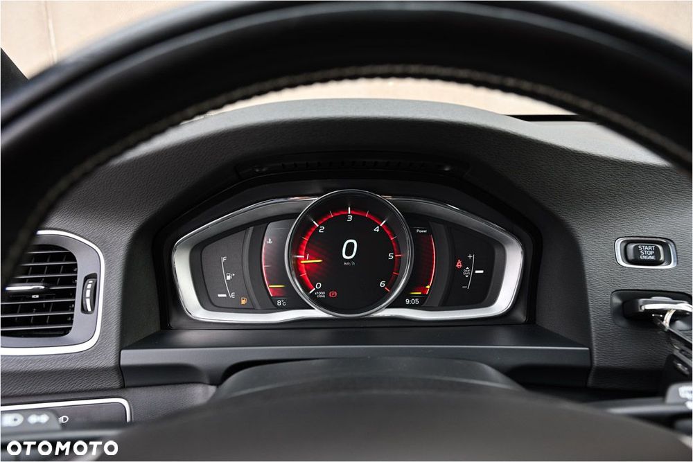 Volvo V60 D3 R-Design - 24