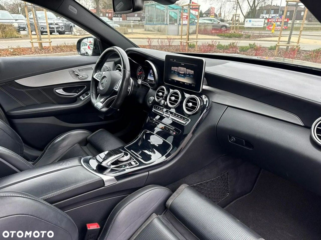 Mercedes-Benz Klasa C AMG 63 T AMG Speedshift 7G-MCT - 12