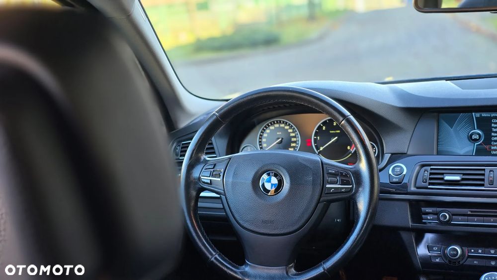 BMW Seria 5 ver-520d-blue-performance - 28