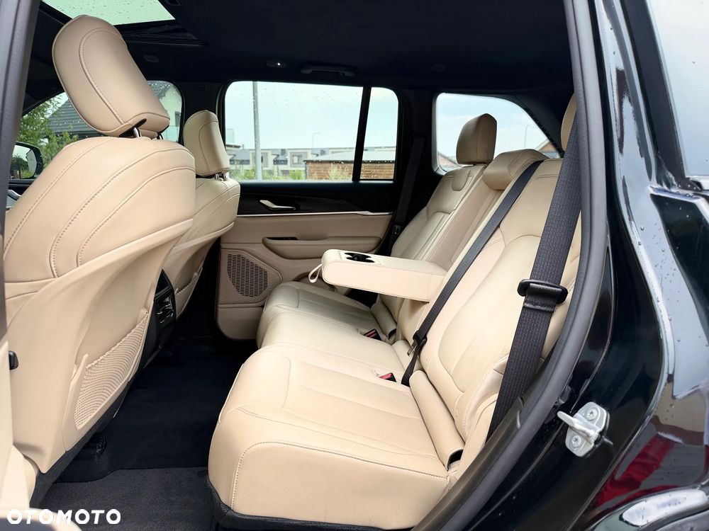 Jeep Grand Cherokee - 23