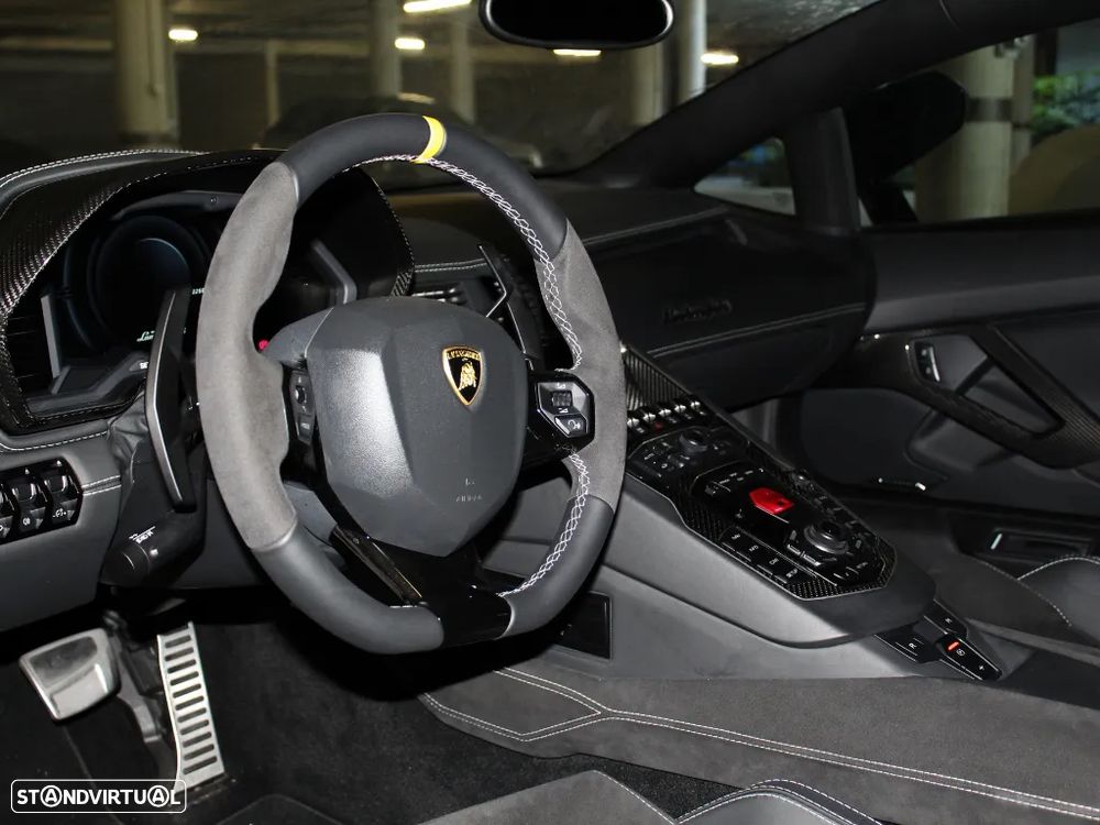 Lamborghini Aventador S - 8