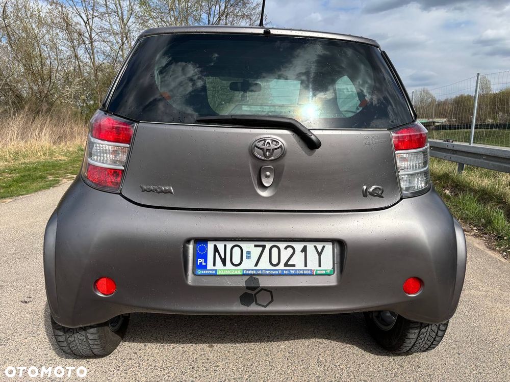Toyota iQ 1.0 - 8