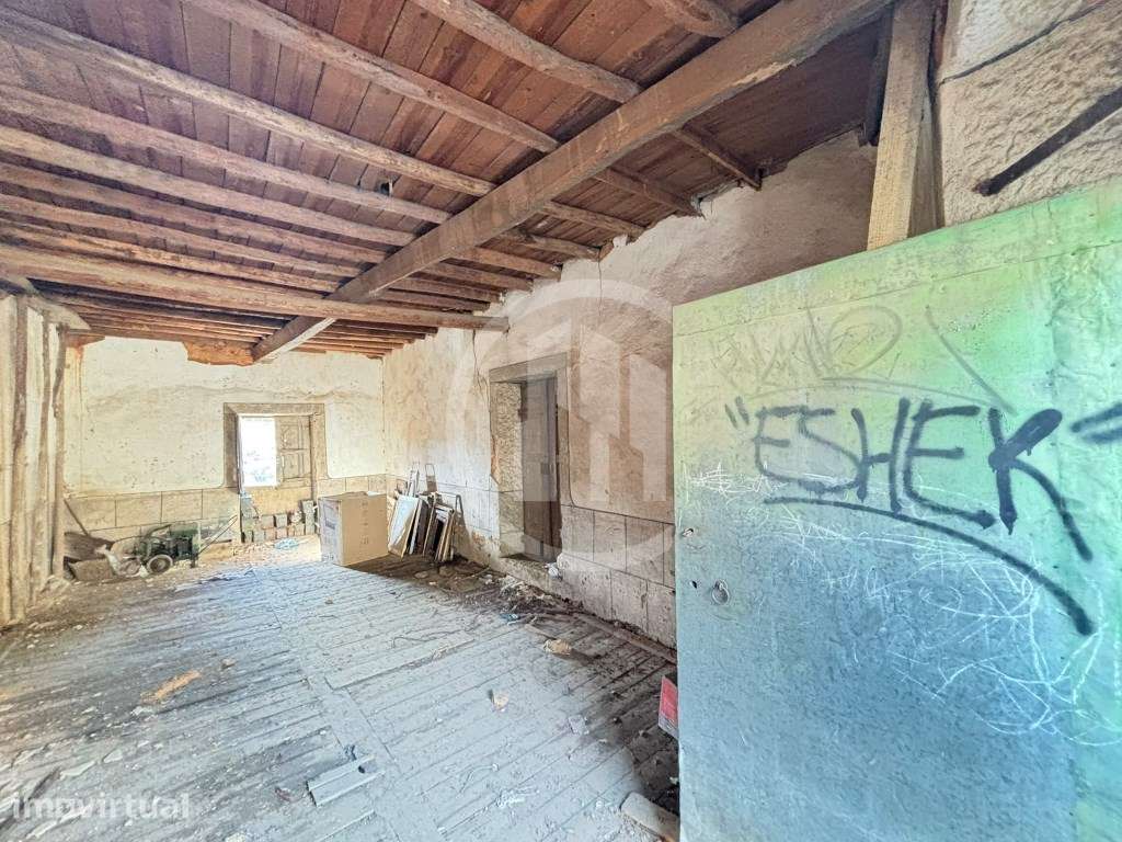 Moradia em Pedra para Remodelação no Centro de Capinha - Grande imagem: 4/16