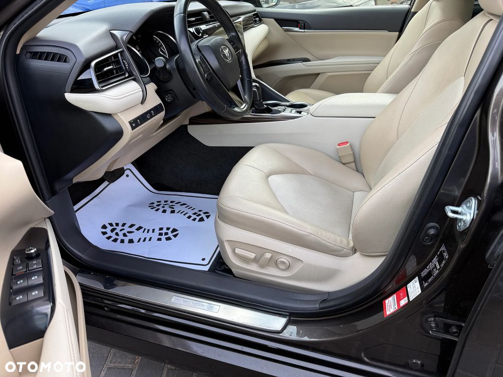 Toyota Camry 2.5 Hybrid Executive CVT - 14