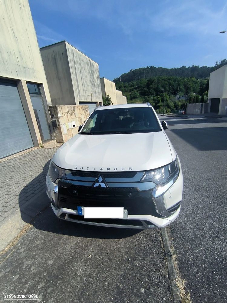 Mitsubishi Outlander - 1