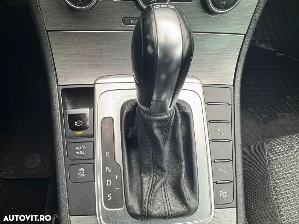 Volkswagen Passat Variant 2.0 TDI Blue TDI DSG Highline - 16