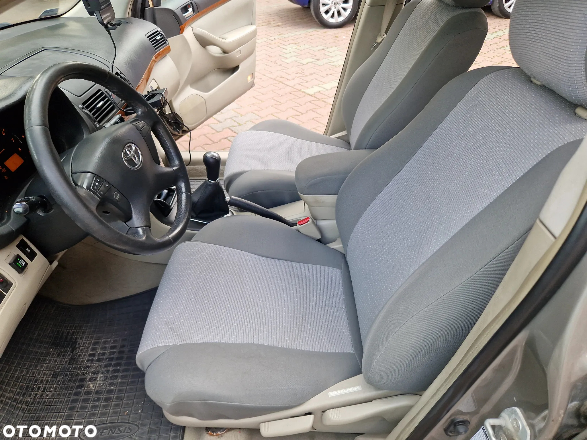 Toyota Avensis 1.8 VVT-i Sol - 20