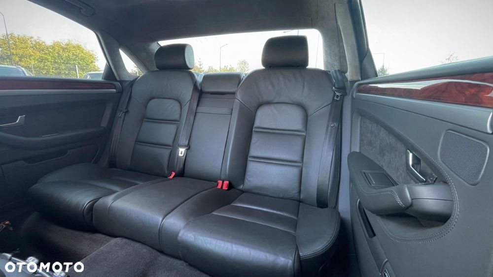 Audi A8 W12 quattro - 10
