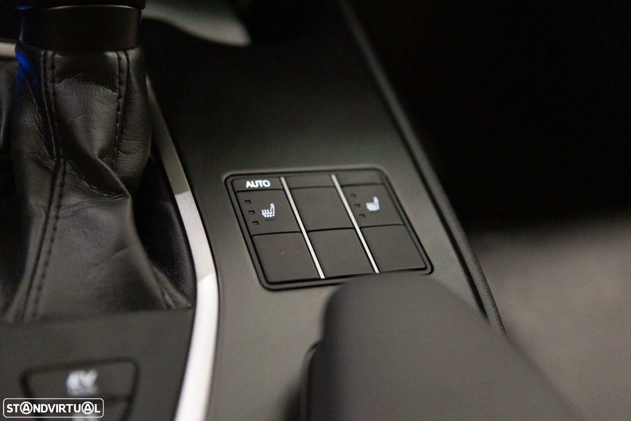 Lexus UX 250h F Sport - 30