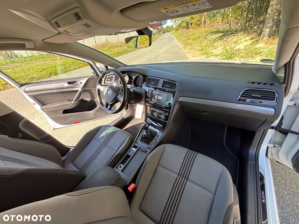 Volkswagen Golf 1.2 TSI BlueMotion Technology Allstar - 29