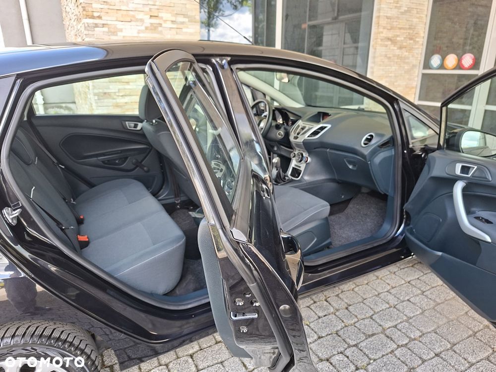 Ford Fiesta 1.25 Champions Edition - 29