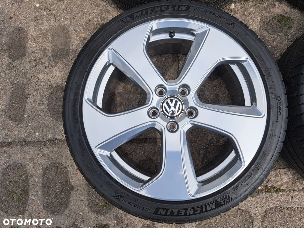 Oryg. VW Volkswagen Golf GTI 5g 5G0 18 Austin nie R-Line Opony