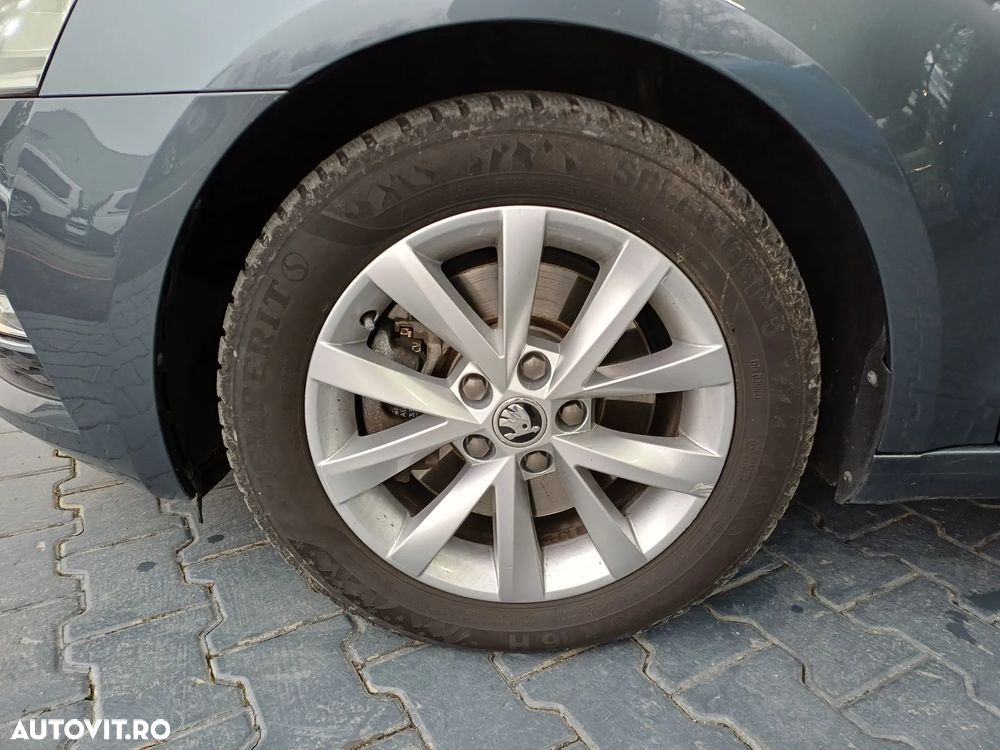 Skoda Octavia Combi Diesel 2.0 TDI DSG Style - 4