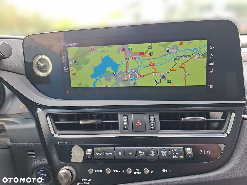 Lexus ES 300h F Sport Edition - 29