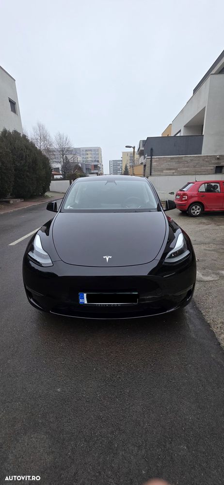 Tesla Model Y - 1