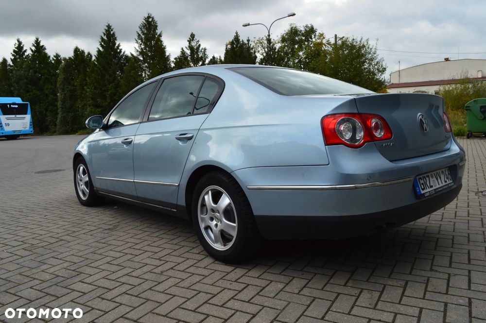 Volkswagen Passat 1.9 TDI Highline - 7