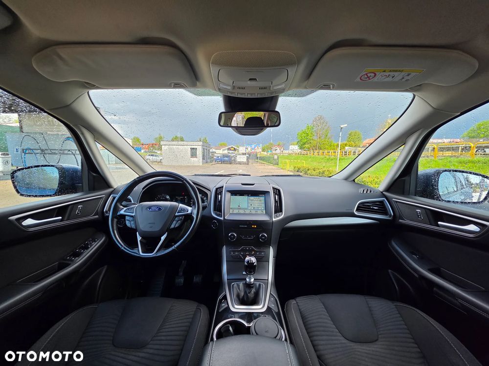Ford S-Max - 11