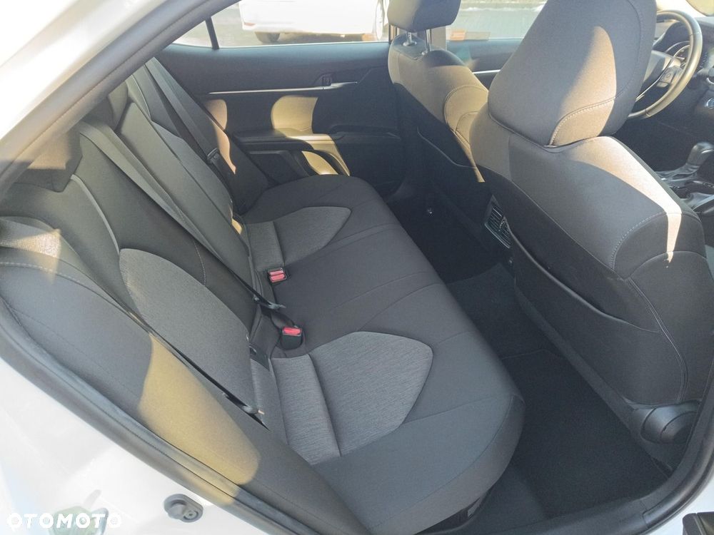 Toyota Camry 2.5 Hybrid Comfort CVT - 22