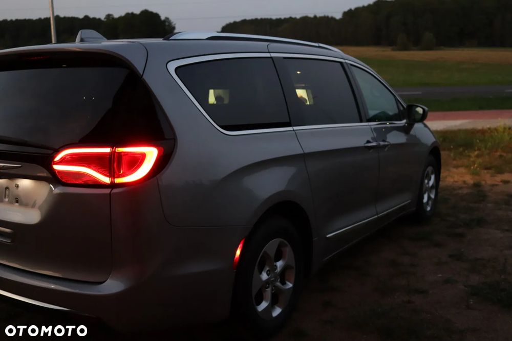 Chrysler Pacifica - 36