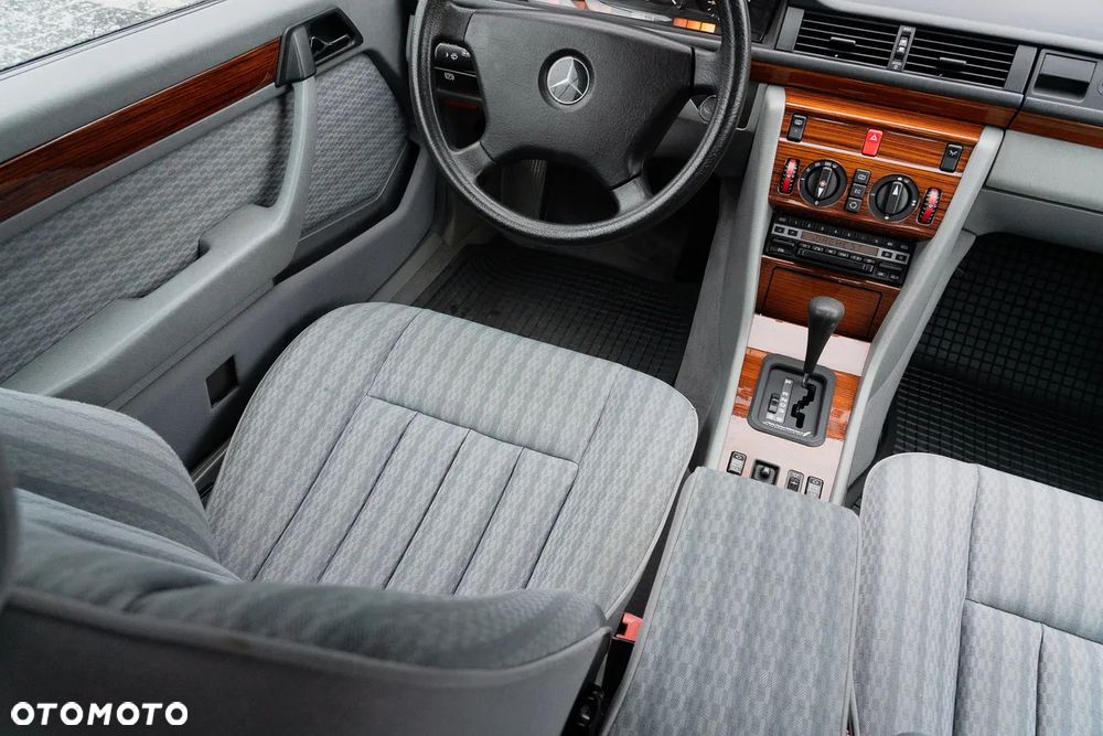 Mercedes-Benz W124 (1984-1993) - 13