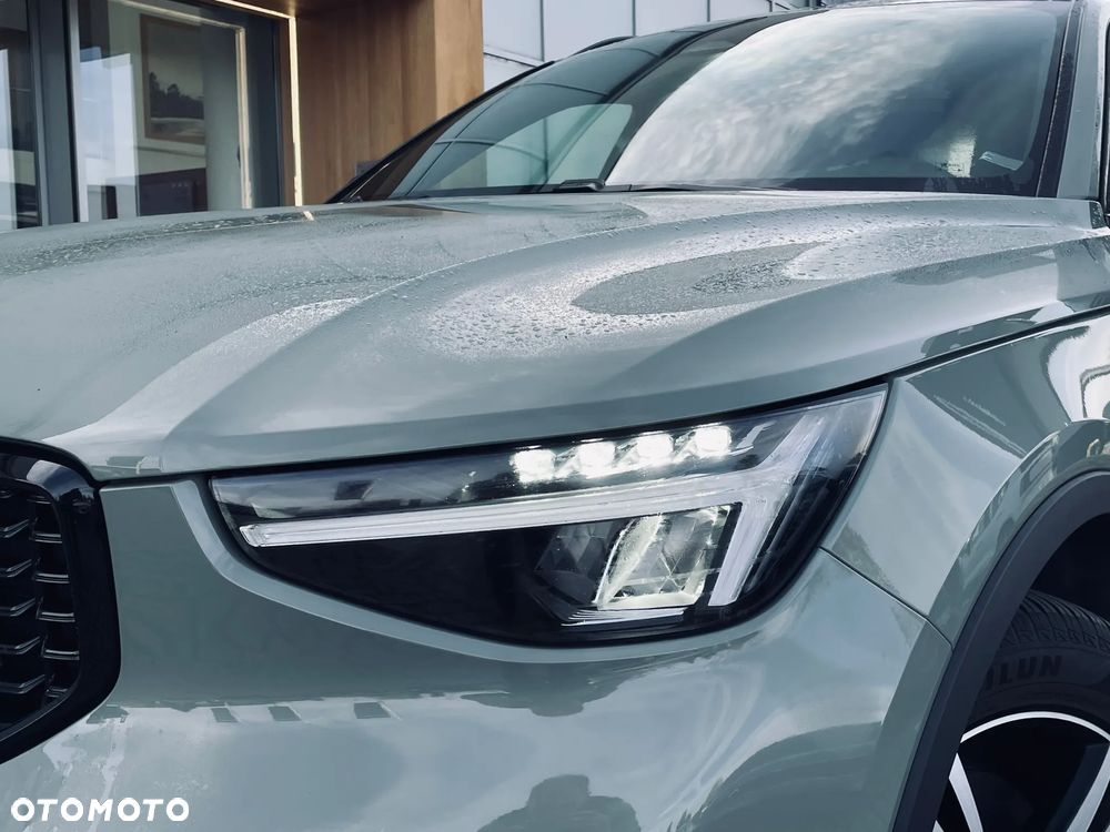 Volvo XC 40 B3 Plus Dark - 3