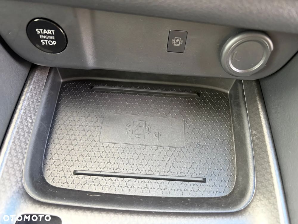 Nissan Qashqai 1.3 DIG-T mHEV N-Connecta Xtronic - 17