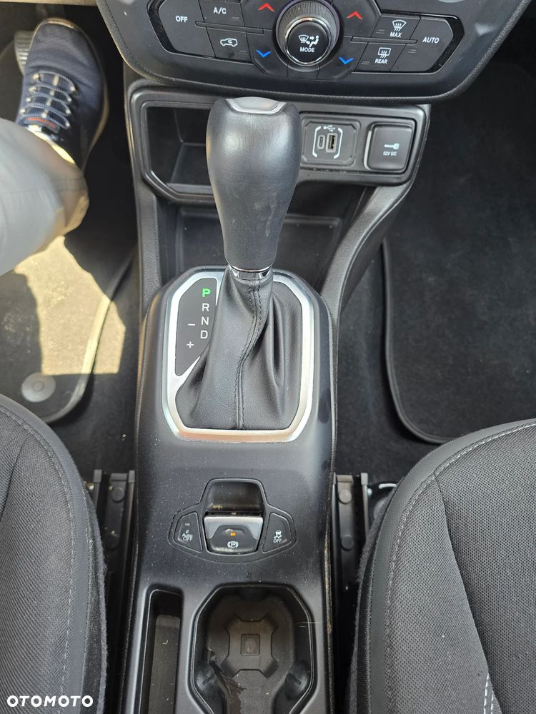 Jeep Renegade 1.5 T4 mHEV Altitude FWD S&S DCT - 19