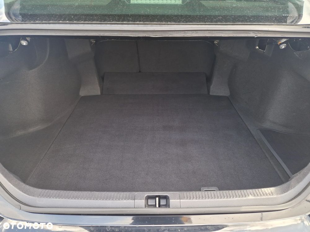 Toyota Camry Luxury - 9