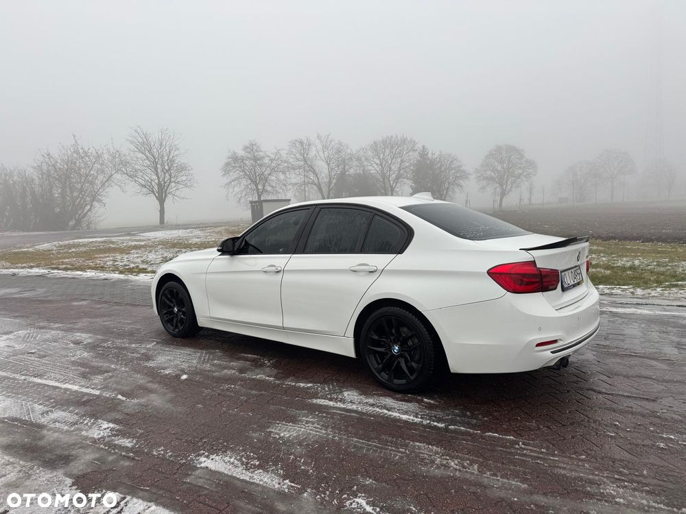 BMW Seria 3 328i - 4