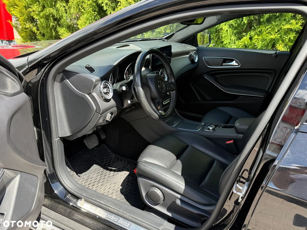 Mercedes-Benz GLA 200 7G-DCT Urban - 8