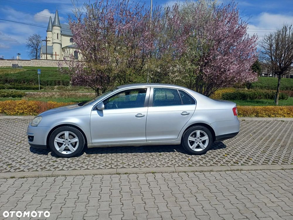 Volkswagen Jetta - 3
