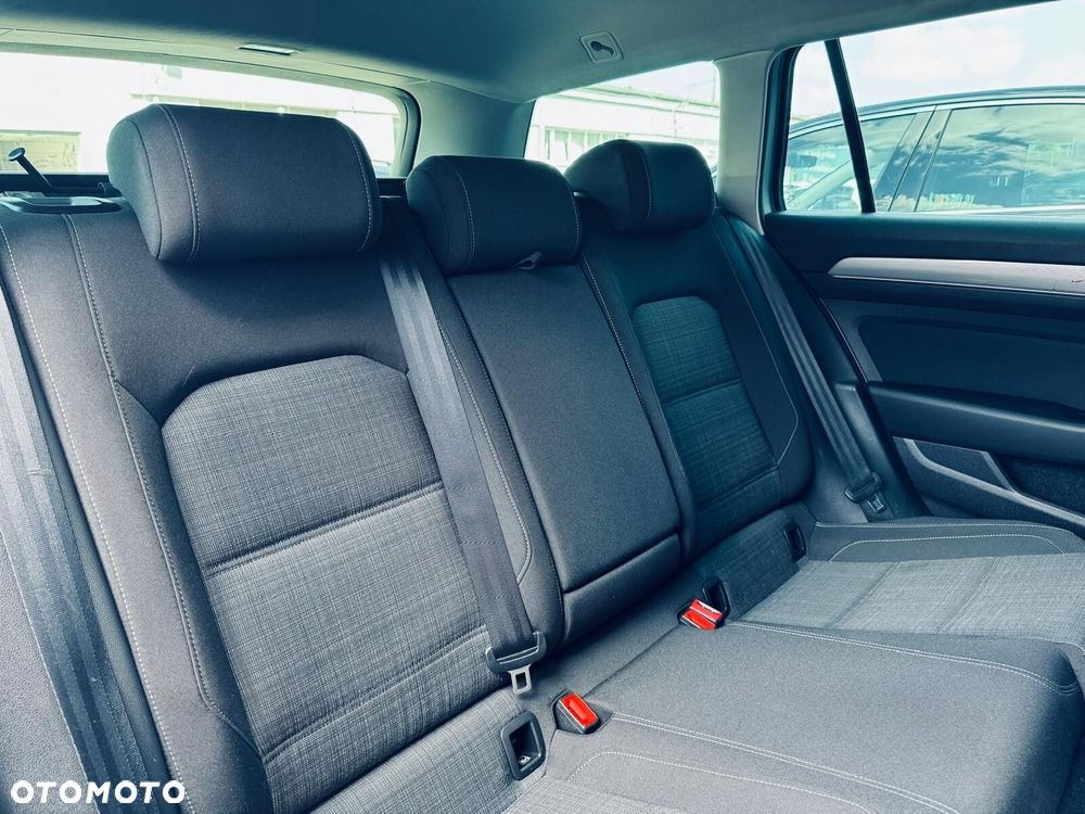 Volkswagen Passat - 17