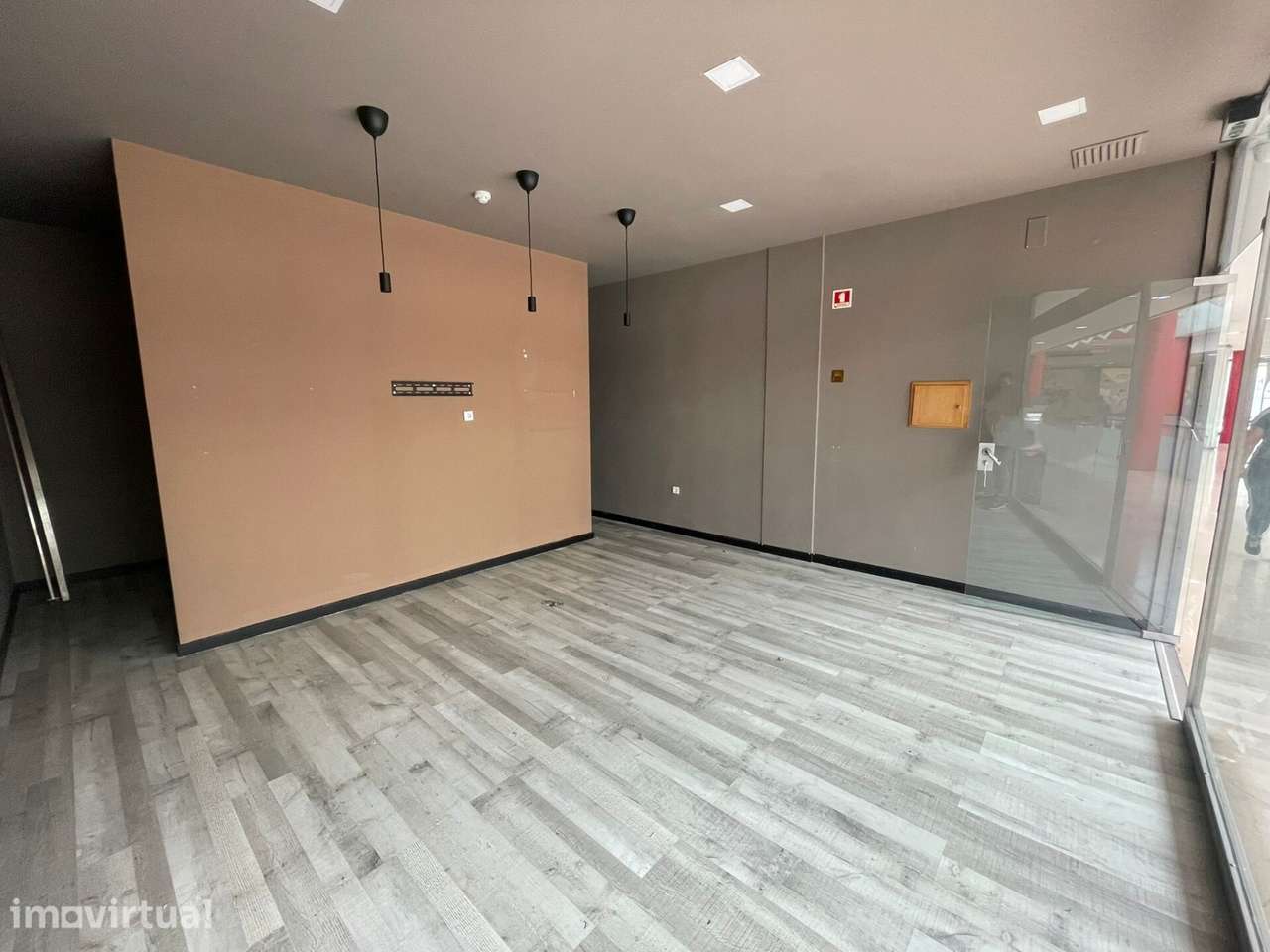 Loja à Venda no Centro Comercial São Francisco – Guimarães - Grande imagem: 2/11