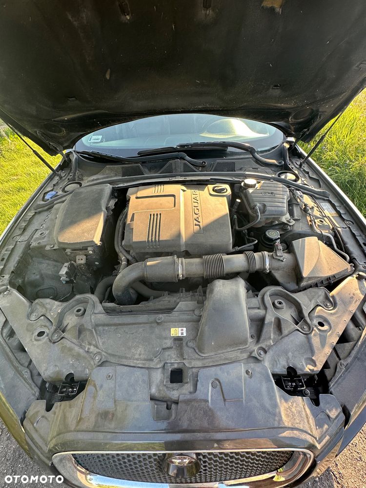Jaguar XF 2.2 D - 9