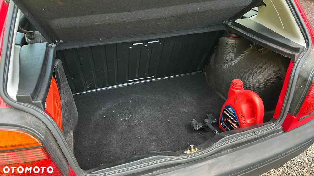 Volkswagen Golf 1.6 CL - 5