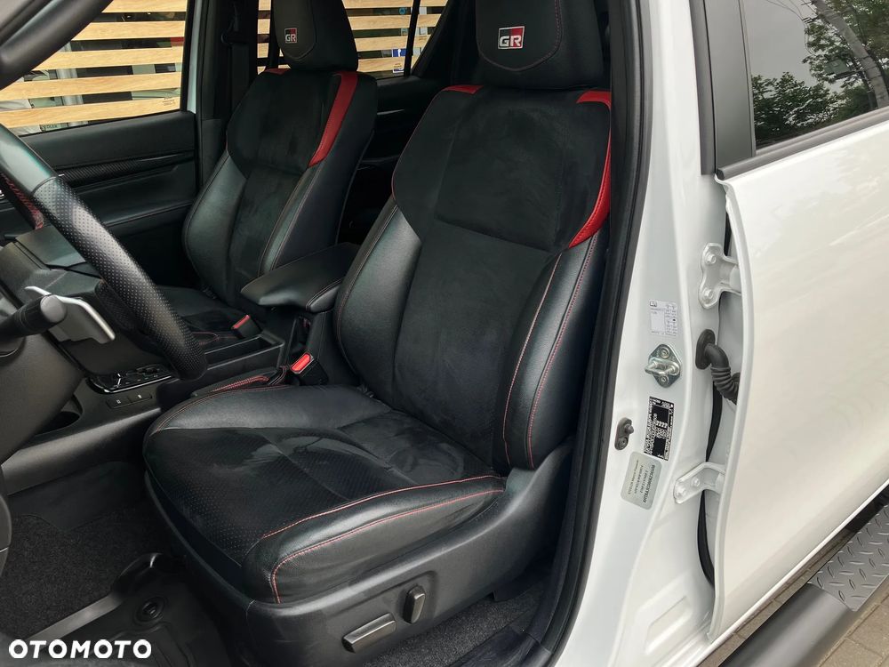 Toyota Hilux 2.8 D-4D Double Cab GR Sport 4x4 - 40