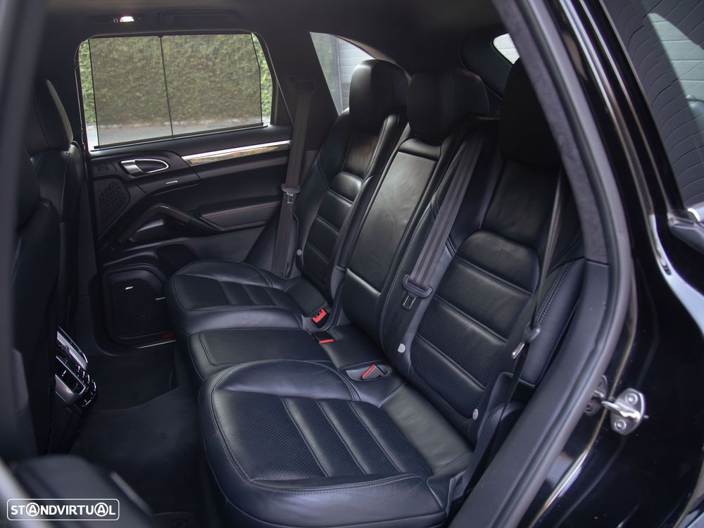 Porsche Cayenne Turbo Tiptronic S - 23
