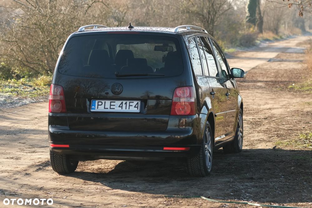 Volkswagen Touran 2.0 TDI DPF Highline - 6