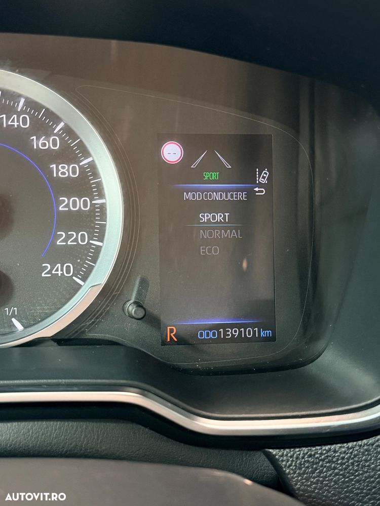 Toyota Corolla 1.8 HSD Business - 18