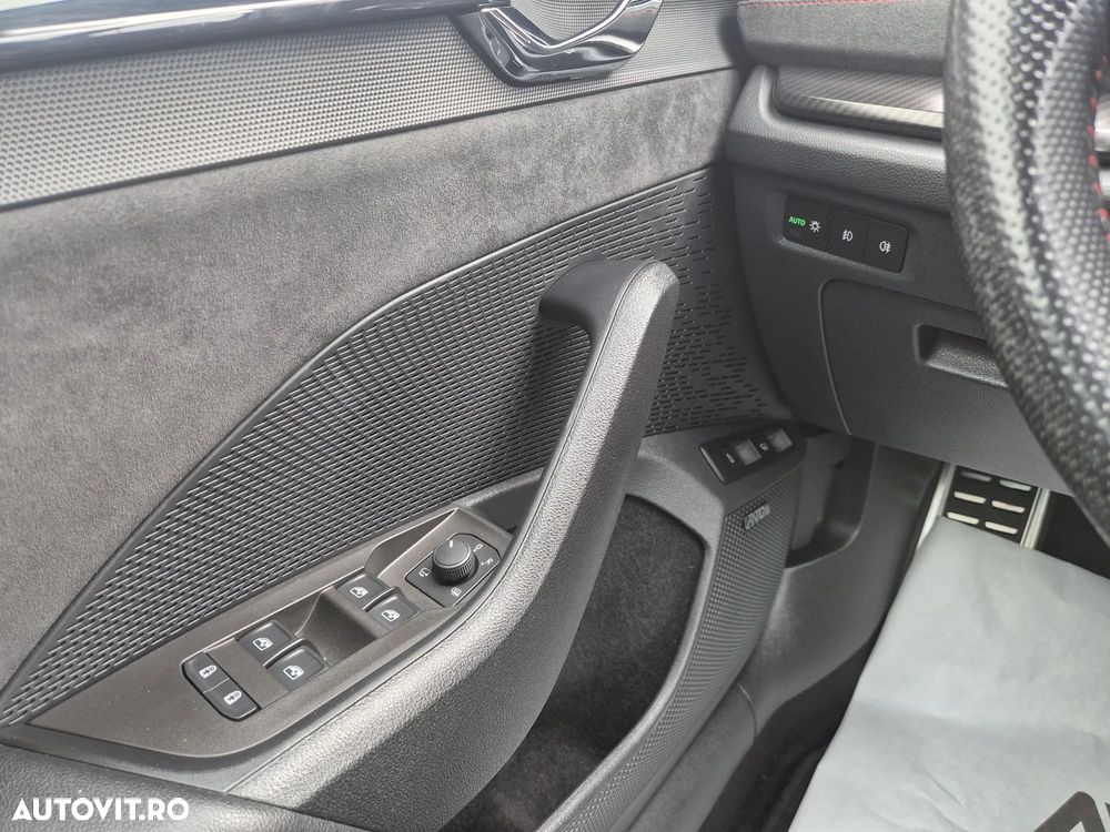 Skoda Octavia 1.4 TSI DSG RS - 13