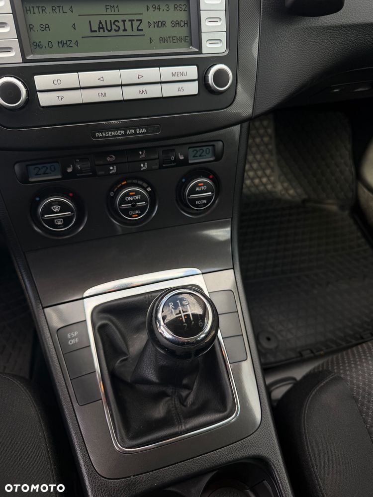 Volkswagen Passat 1.6 FSI Trendline - 3