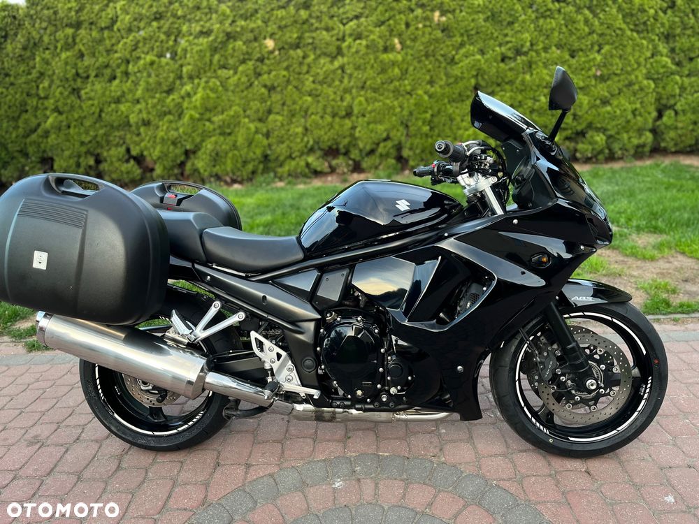 Suzuki GSX - 6