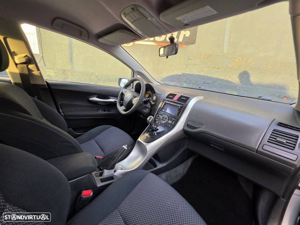 Toyota Auris 1.4 D-4D Comfort MM+Navi - 15
