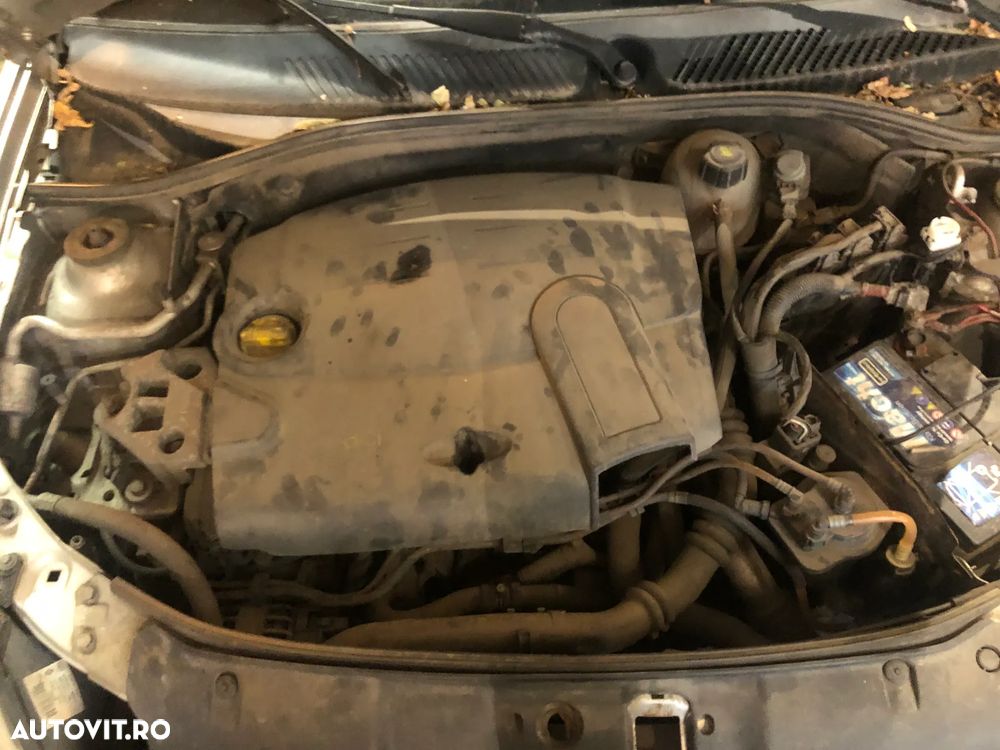 Dezmembrez Renault Clio Thalia 2009 1,5 DCI gri - 7