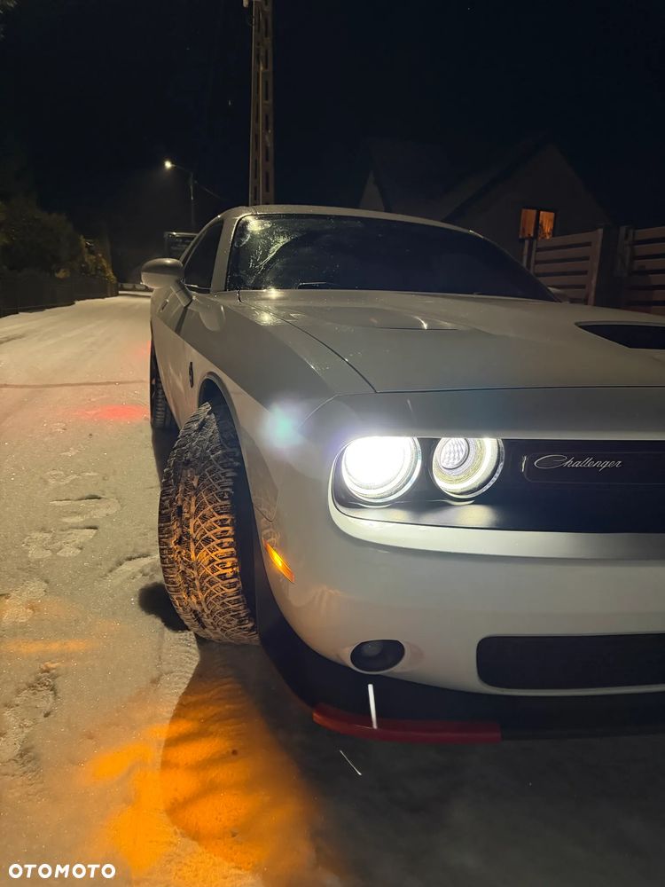 Dodge Challenger 6.4 Scat Pack - 17