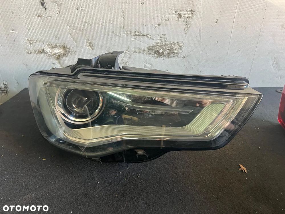 Lampa przednia prawa xenon led Audi A3 8v0941032 AE oryginal