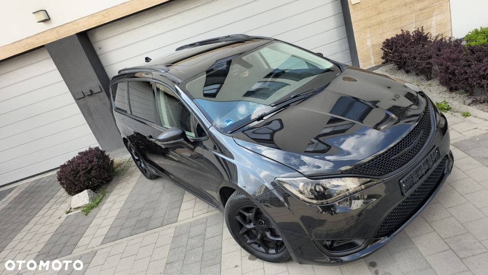 Chrysler Pacifica - 2