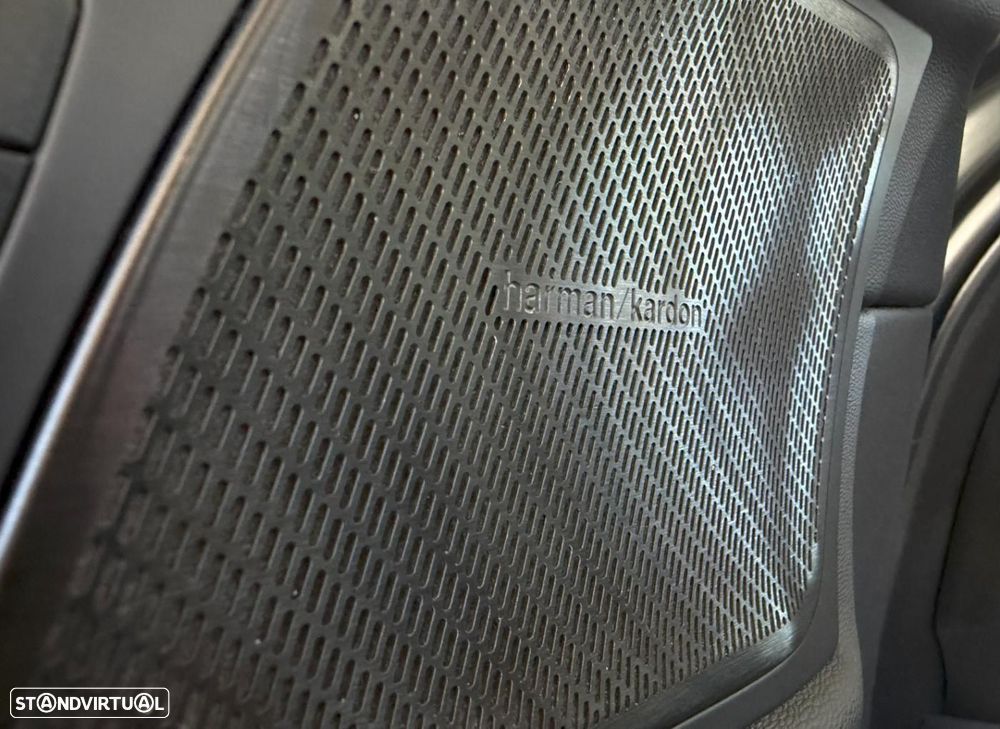 Volvo XC 60 2.0 T6 PHEV R-Design AWD - 33