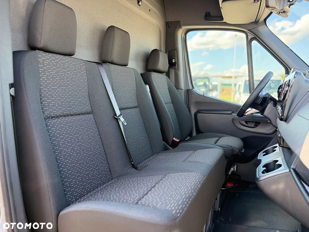 Mercedes-Benz Sprinter - 24