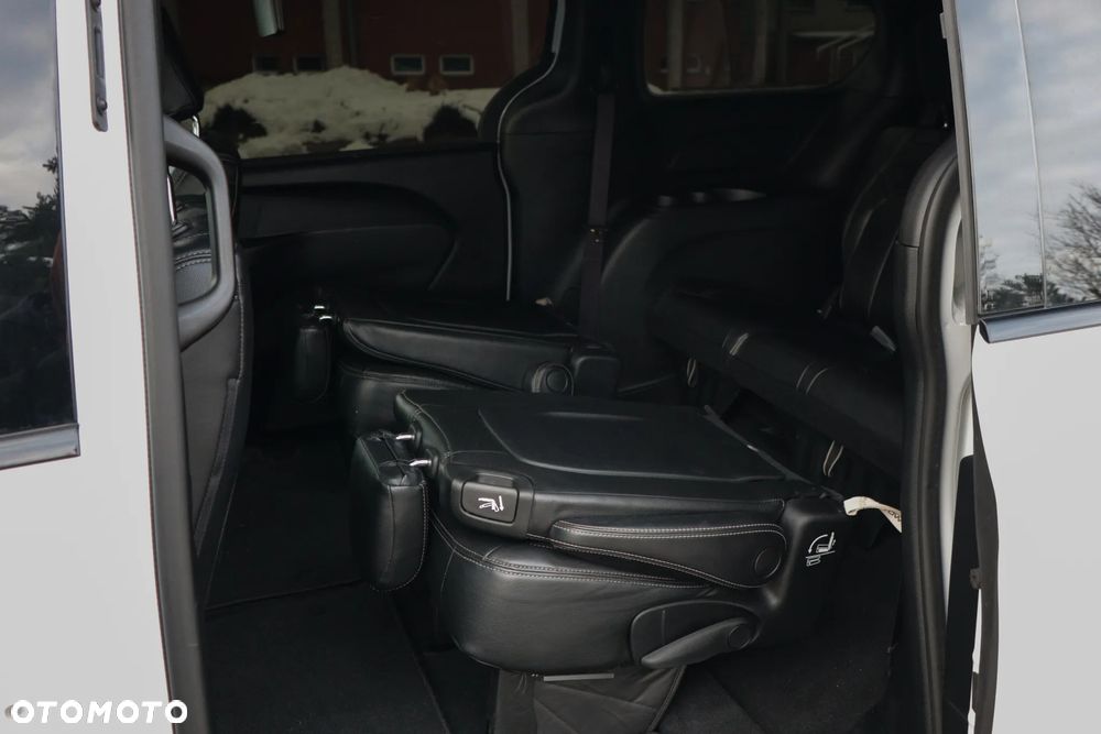 Chrysler Pacifica - 16